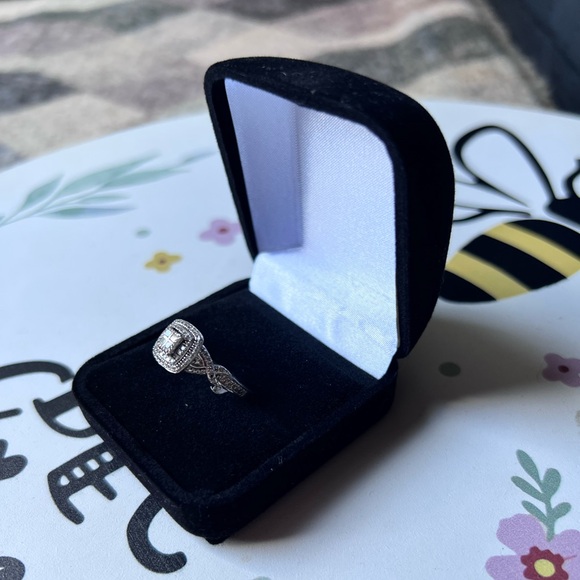 925 Sterling Silver Diamond Halo Setting Wedding
Engagement Ring. - Picture 6 of 17